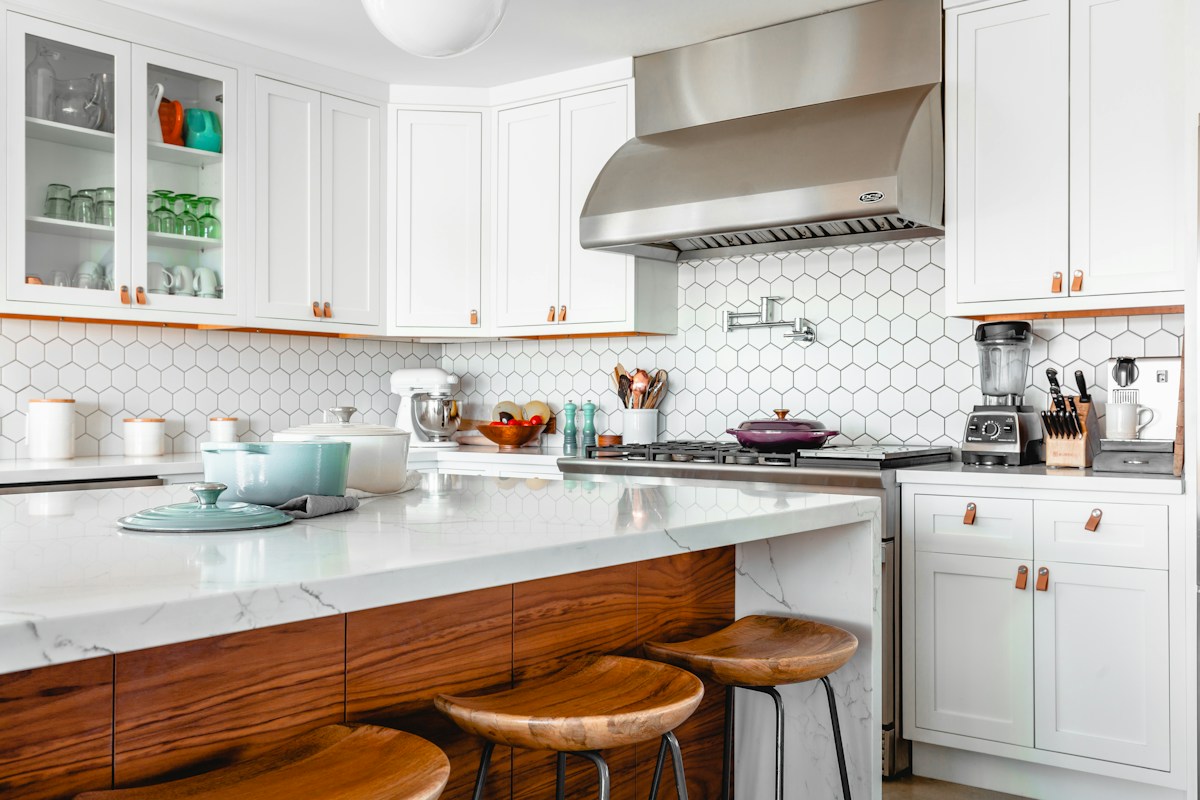 Clear kitchen surfaces, without losing character
