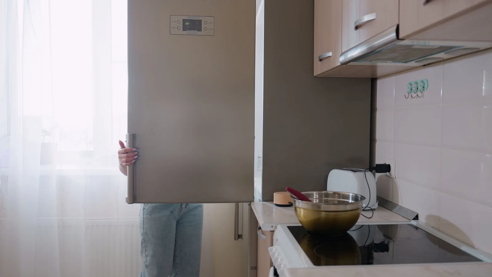 How To Choose Kitchen Handles That Suit Existing Cupboard Holes